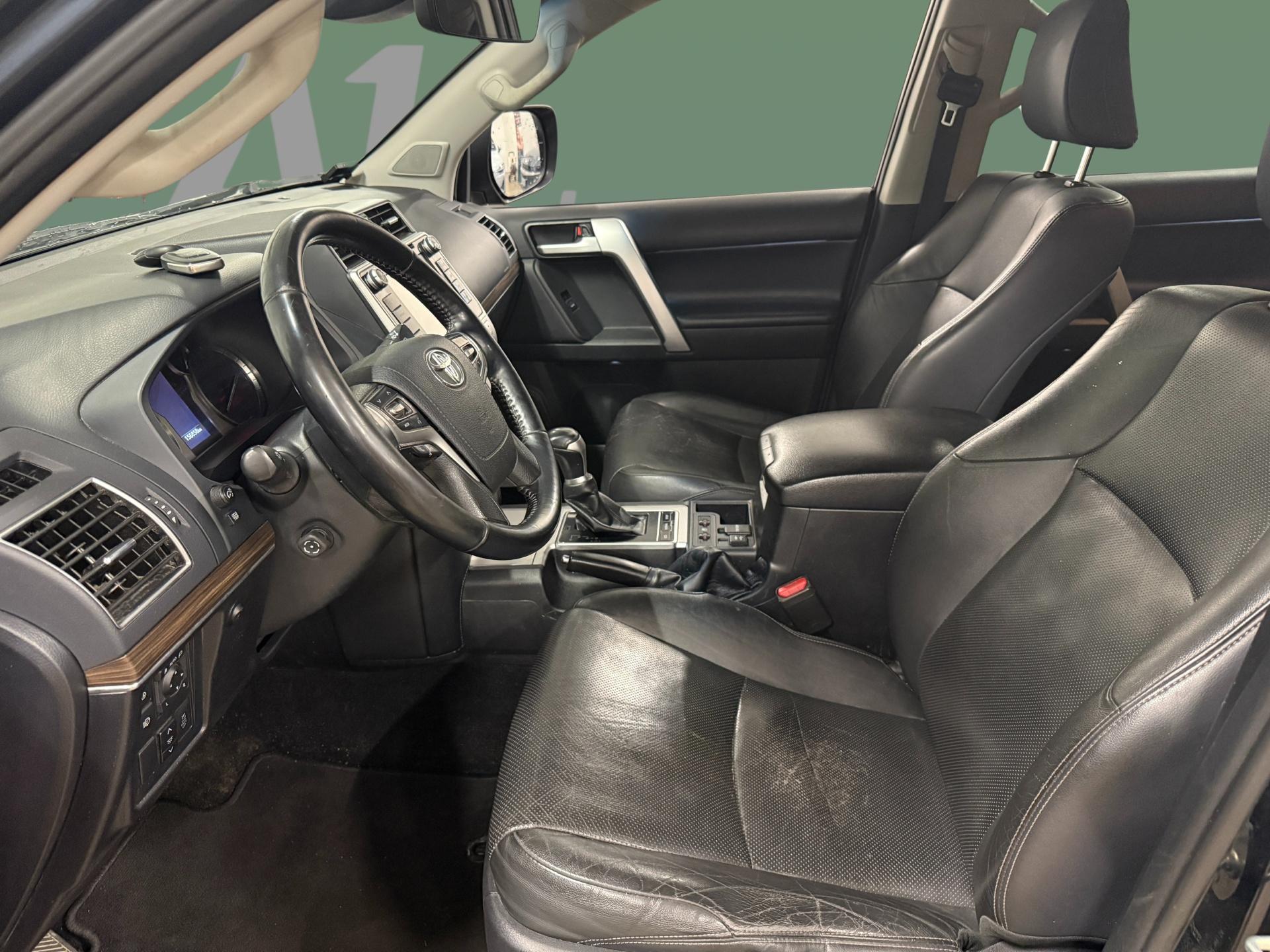 TOYOTA Land Cruiser 2018