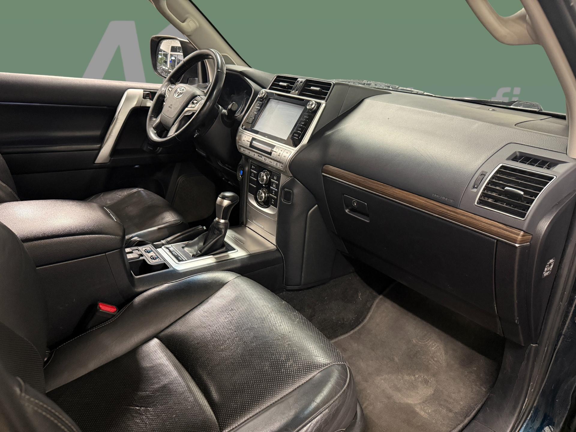 TOYOTA Land Cruiser 2018