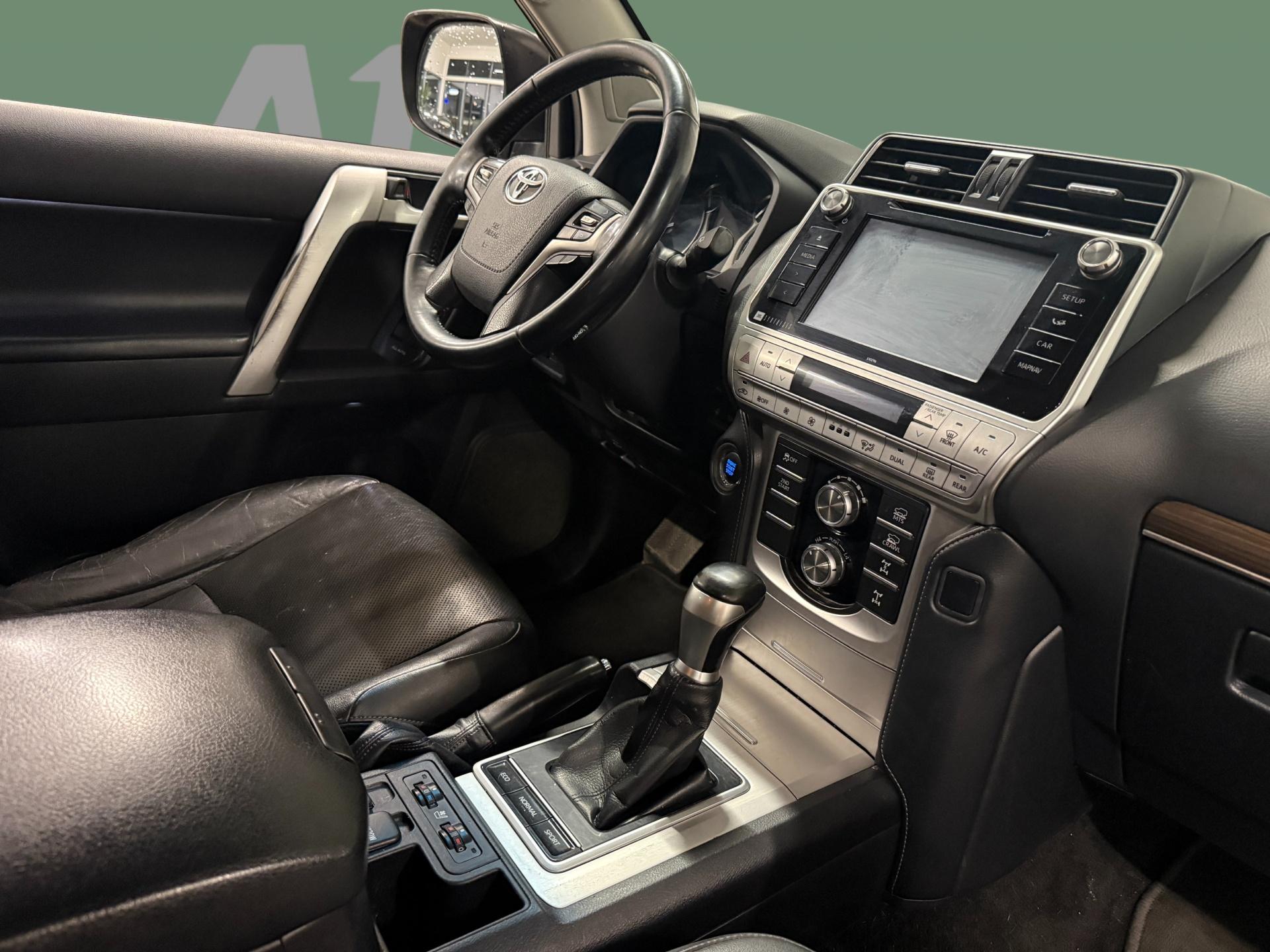 TOYOTA Land Cruiser 2018