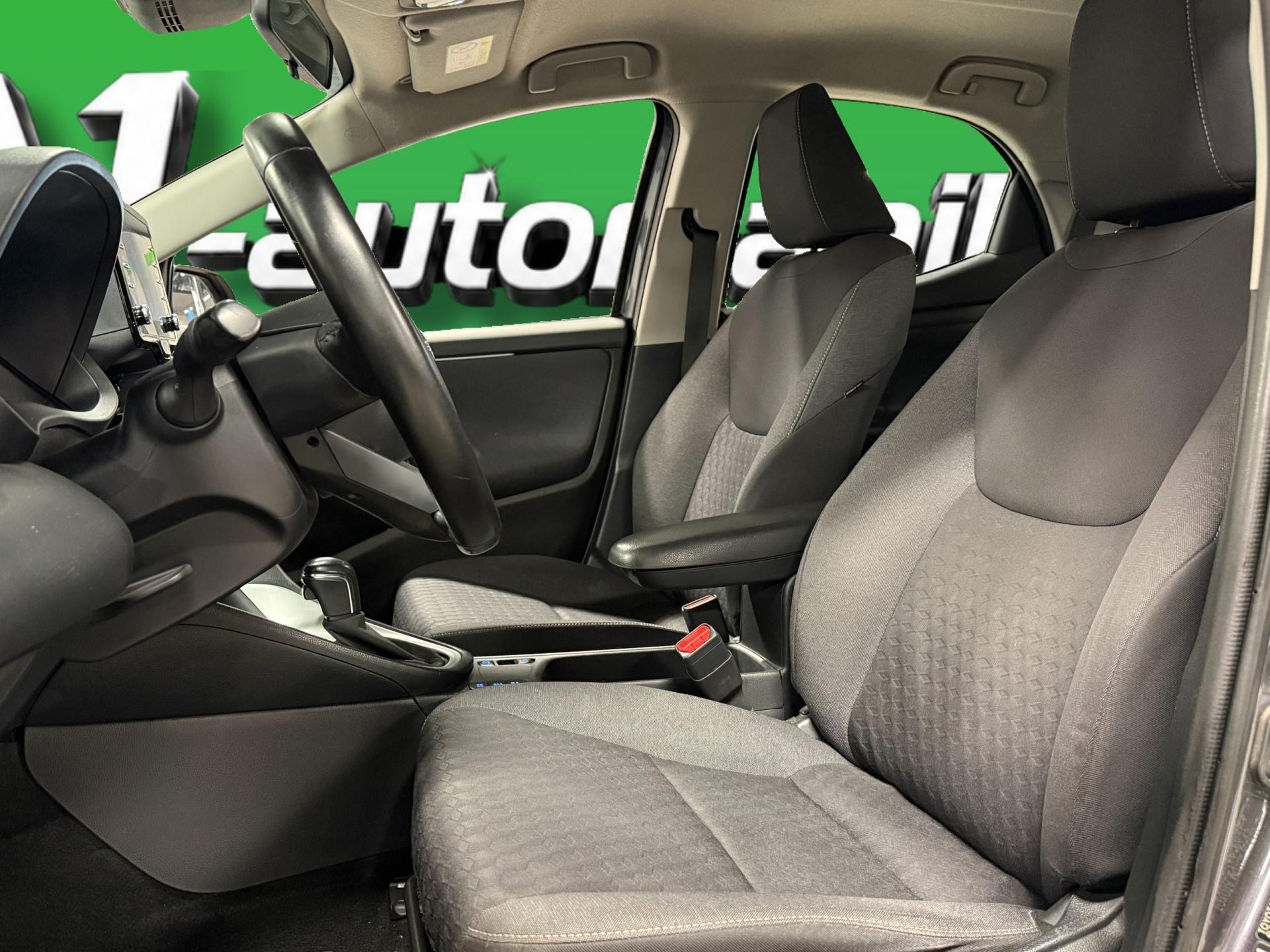 TOYOTA Yaris 2023
