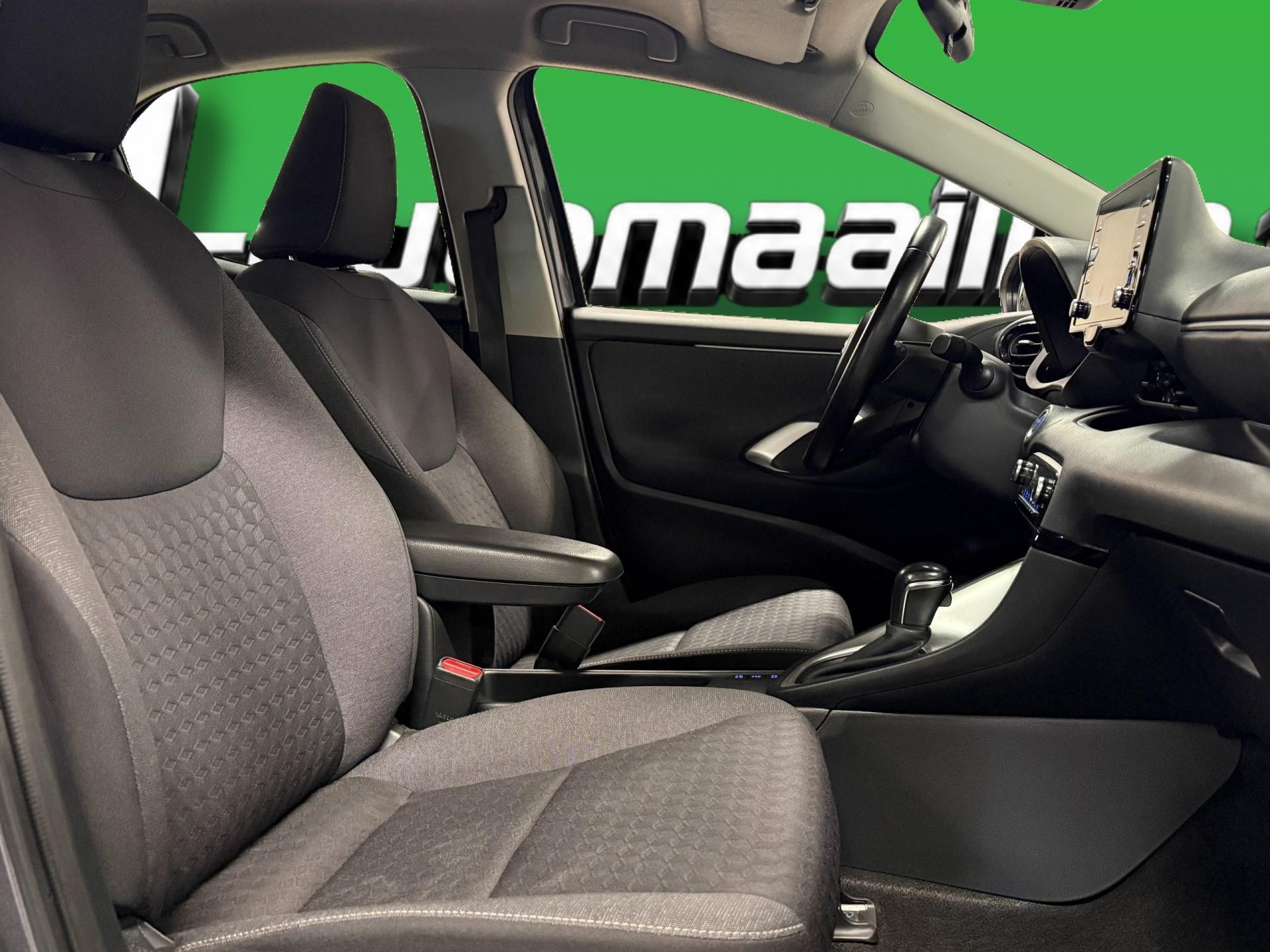 TOYOTA Yaris 2023