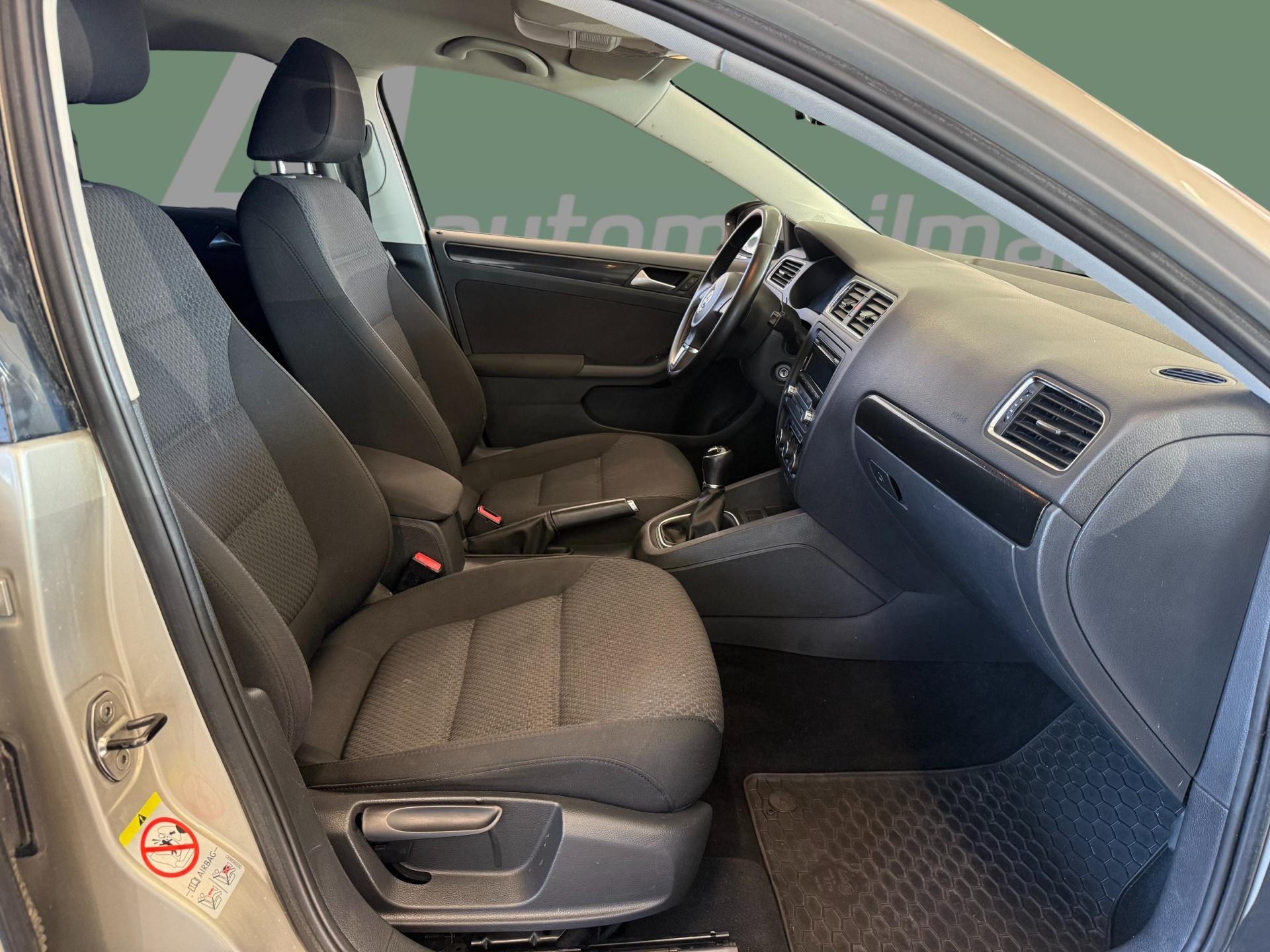 VOLKSWAGEN Jetta 2012