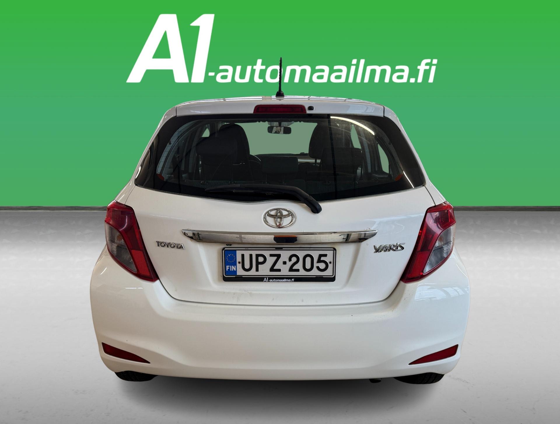 TOYOTA Yaris 2012