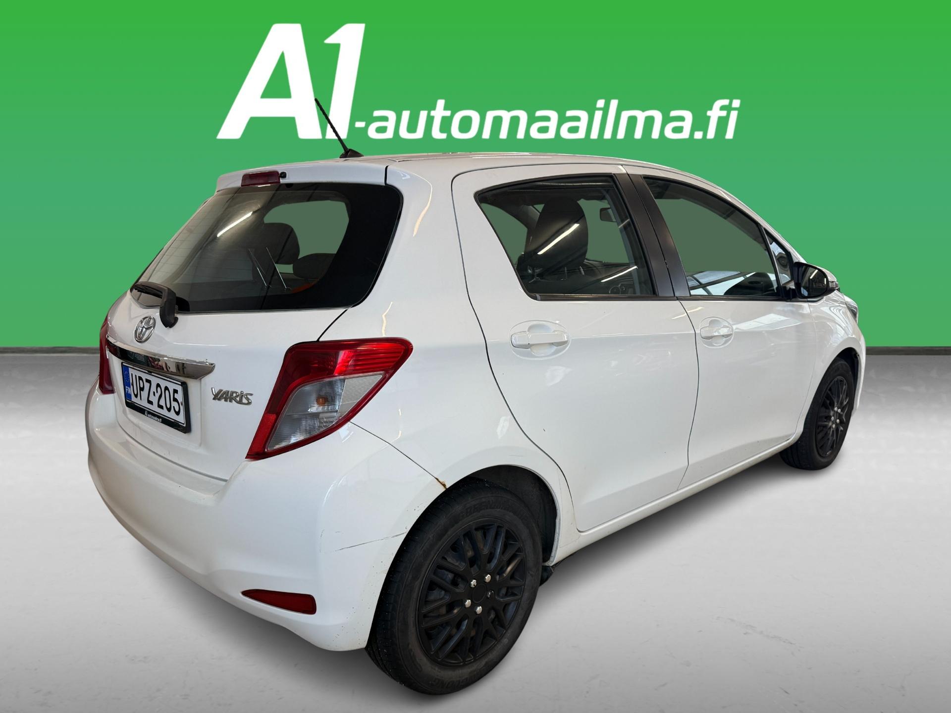 TOYOTA Yaris 2012