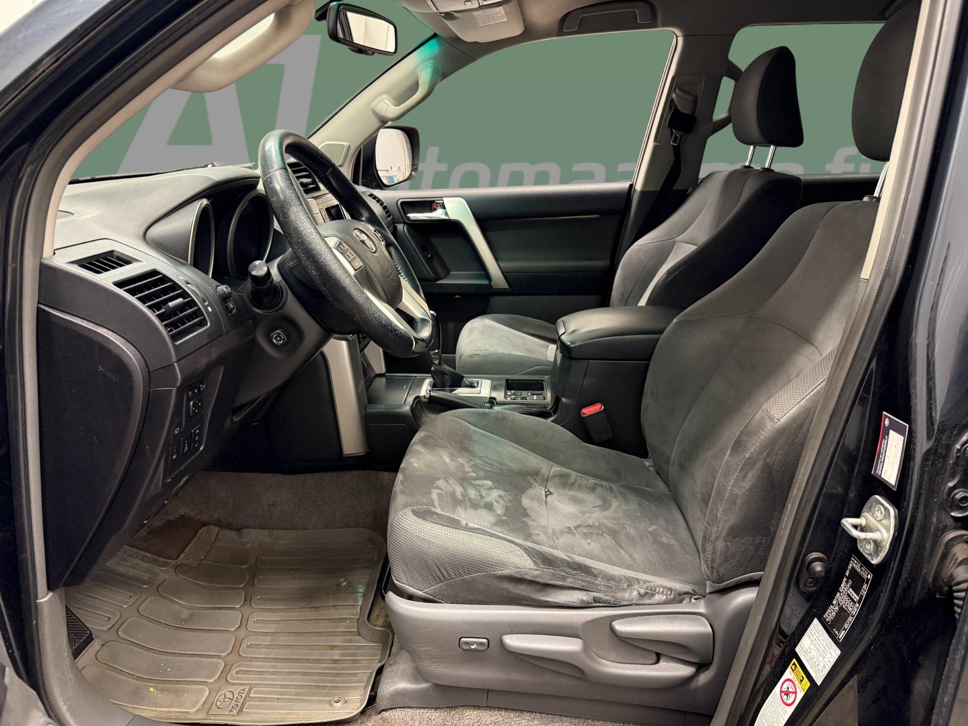 TOYOTA Land Cruiser 2012