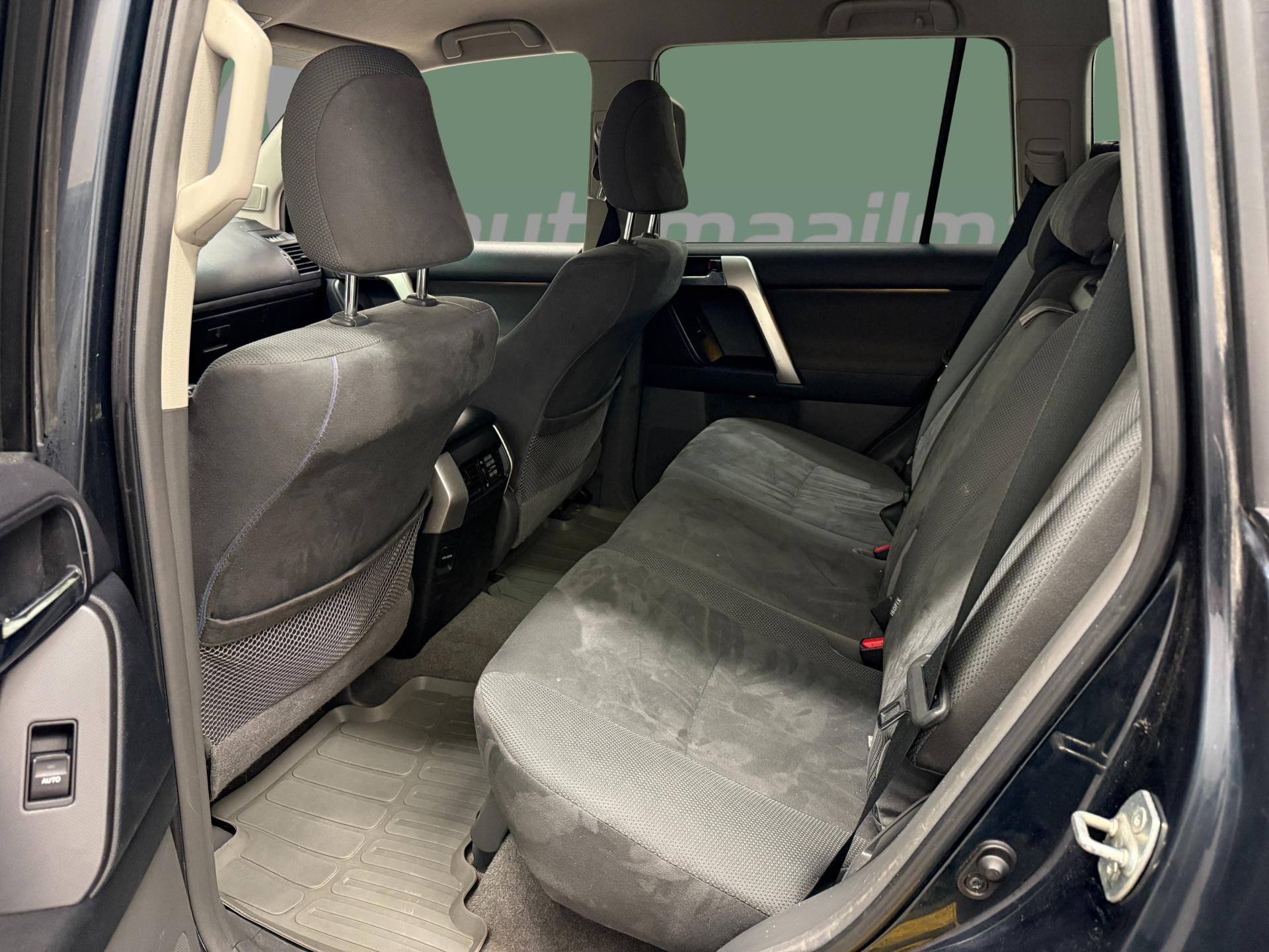 TOYOTA Land Cruiser 2012