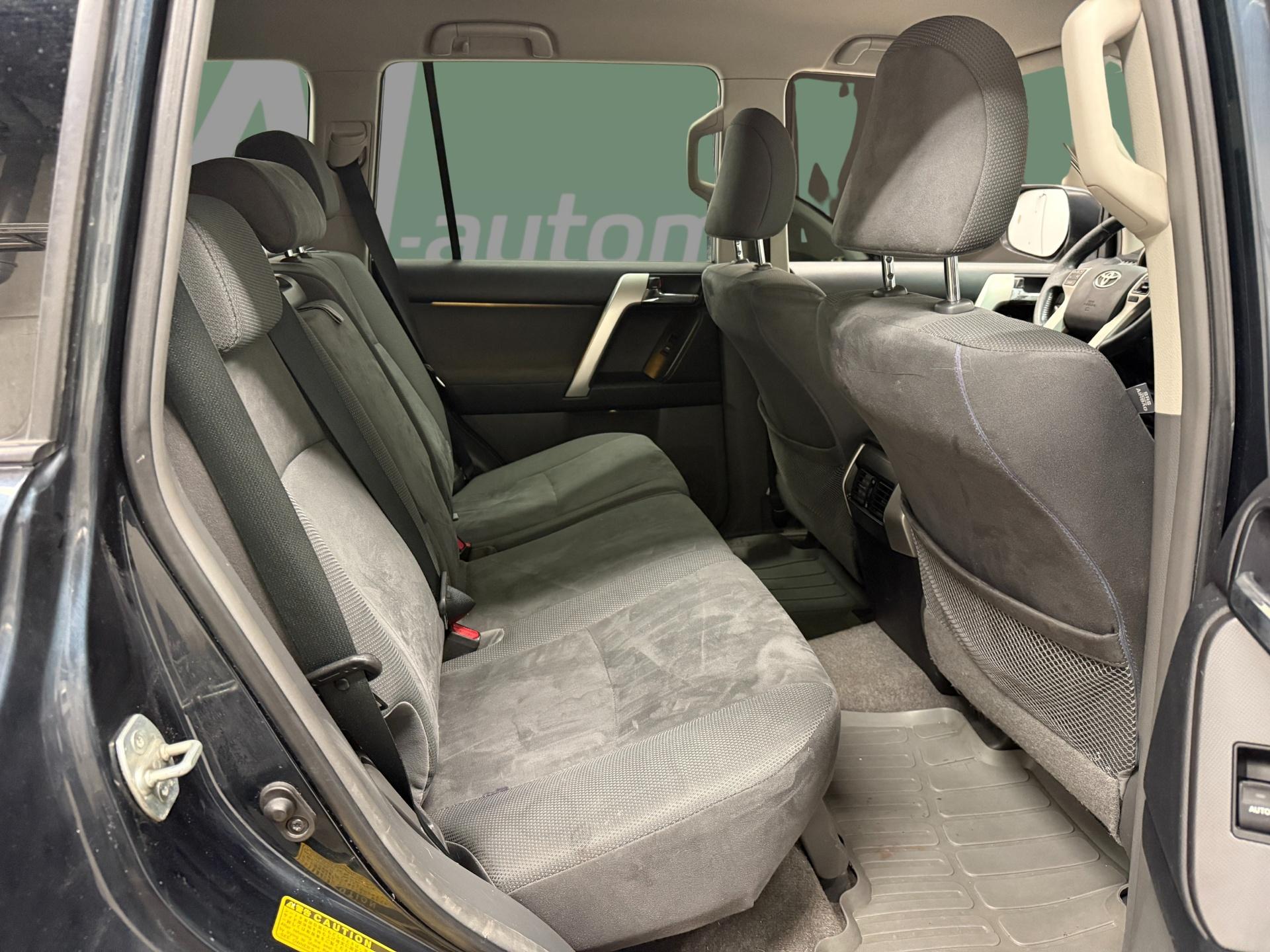 TOYOTA Land Cruiser 2012