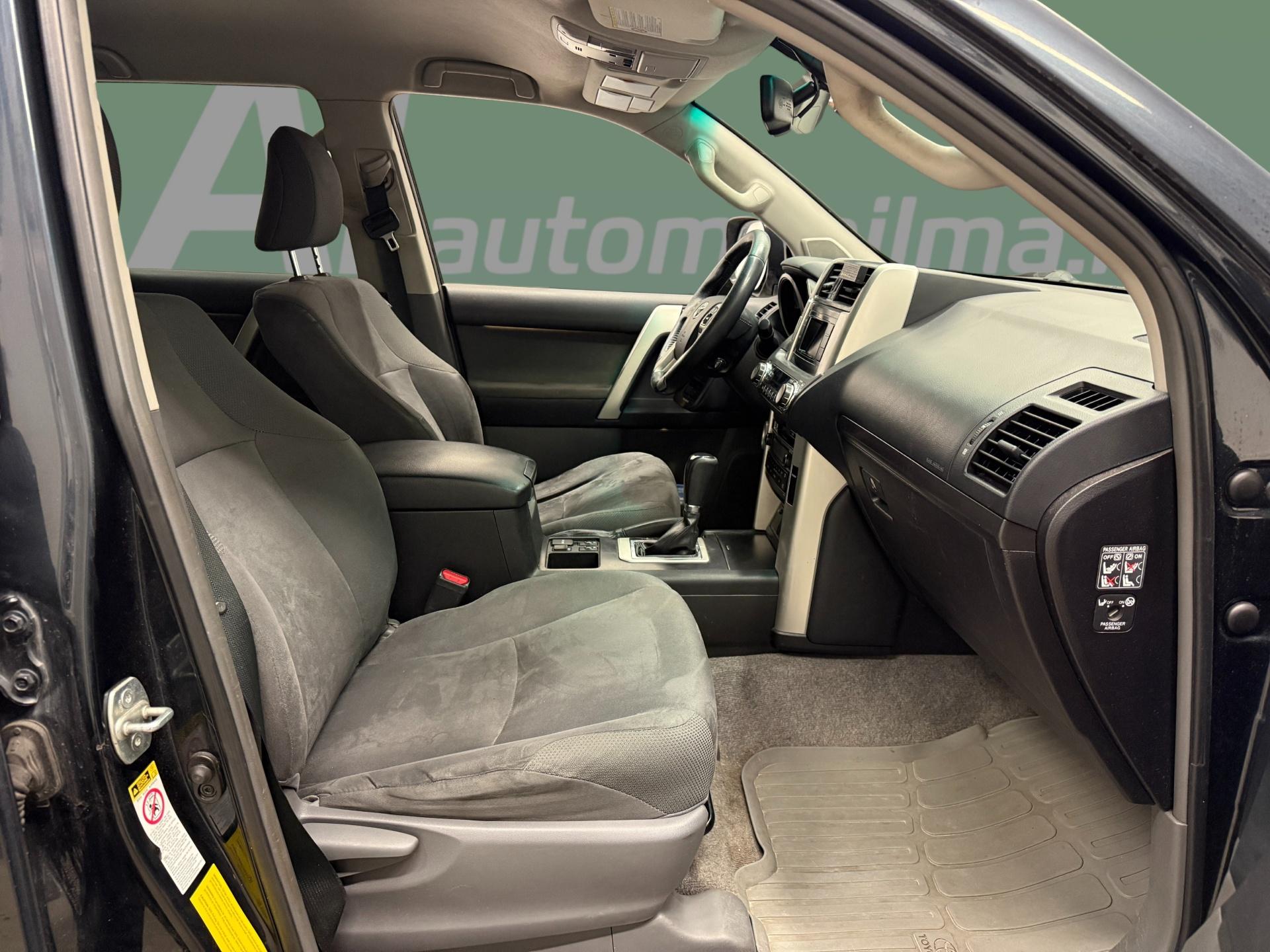 TOYOTA Land Cruiser 2012