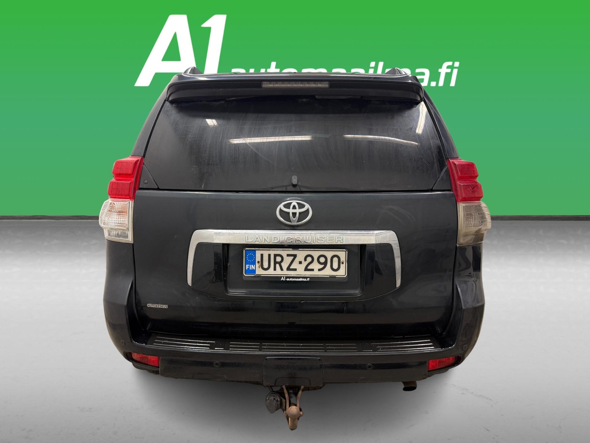 TOYOTA Land Cruiser 2012