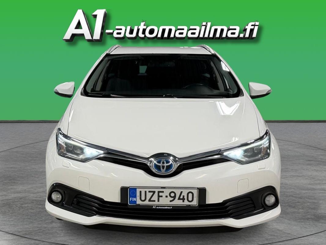 TOYOTA Auris 2015