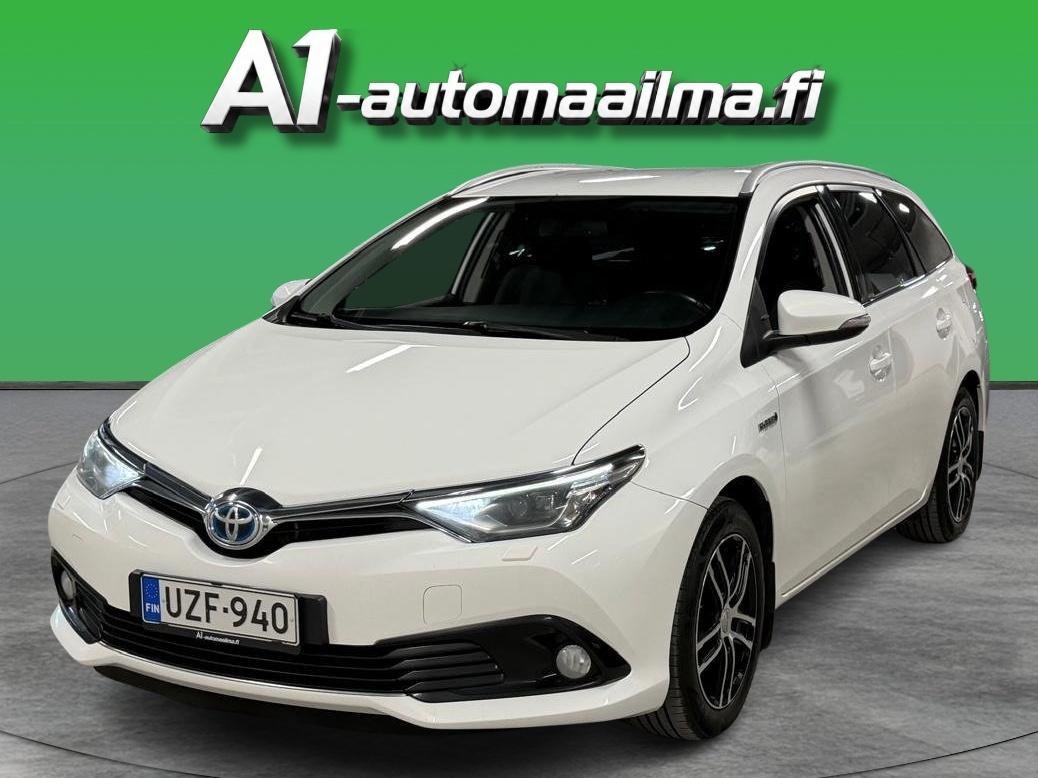 TOYOTA Auris 2015