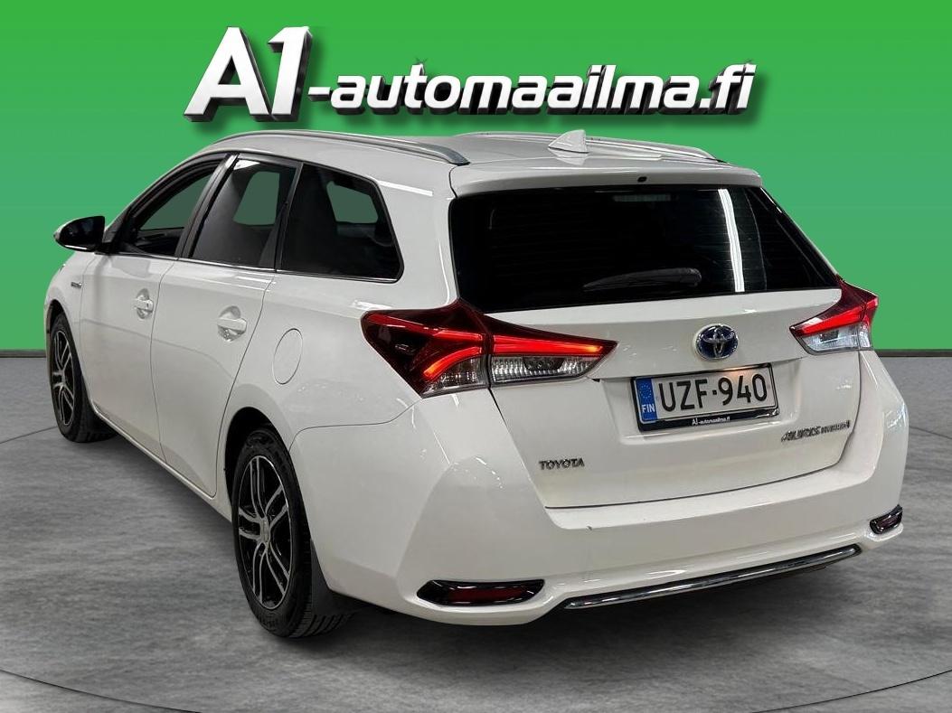 TOYOTA Auris 2015