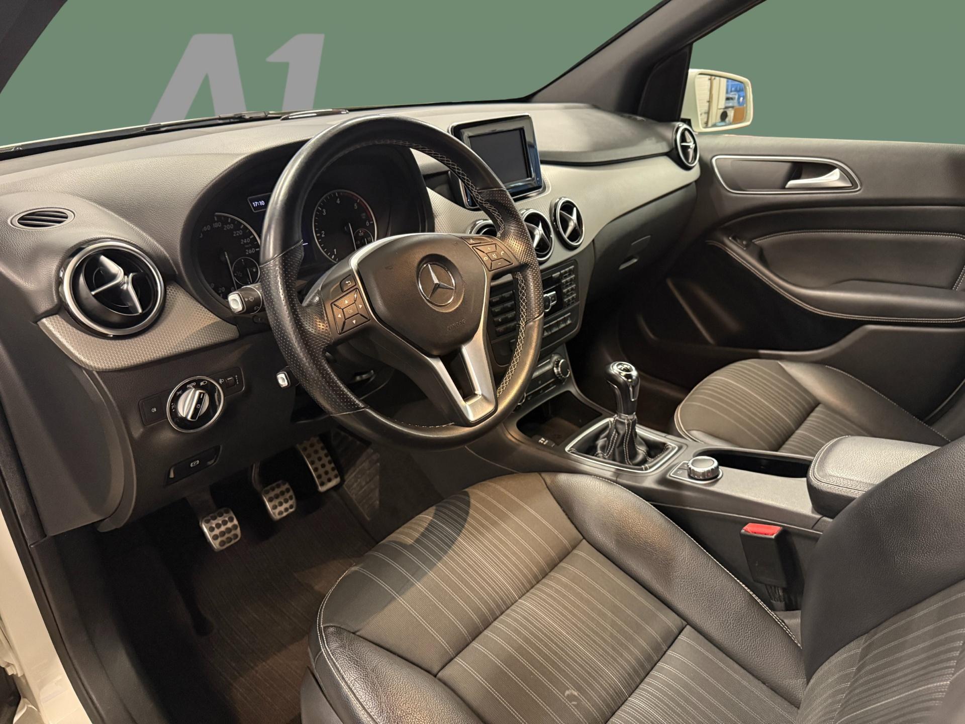 MERCEDES-BENZ B 2011