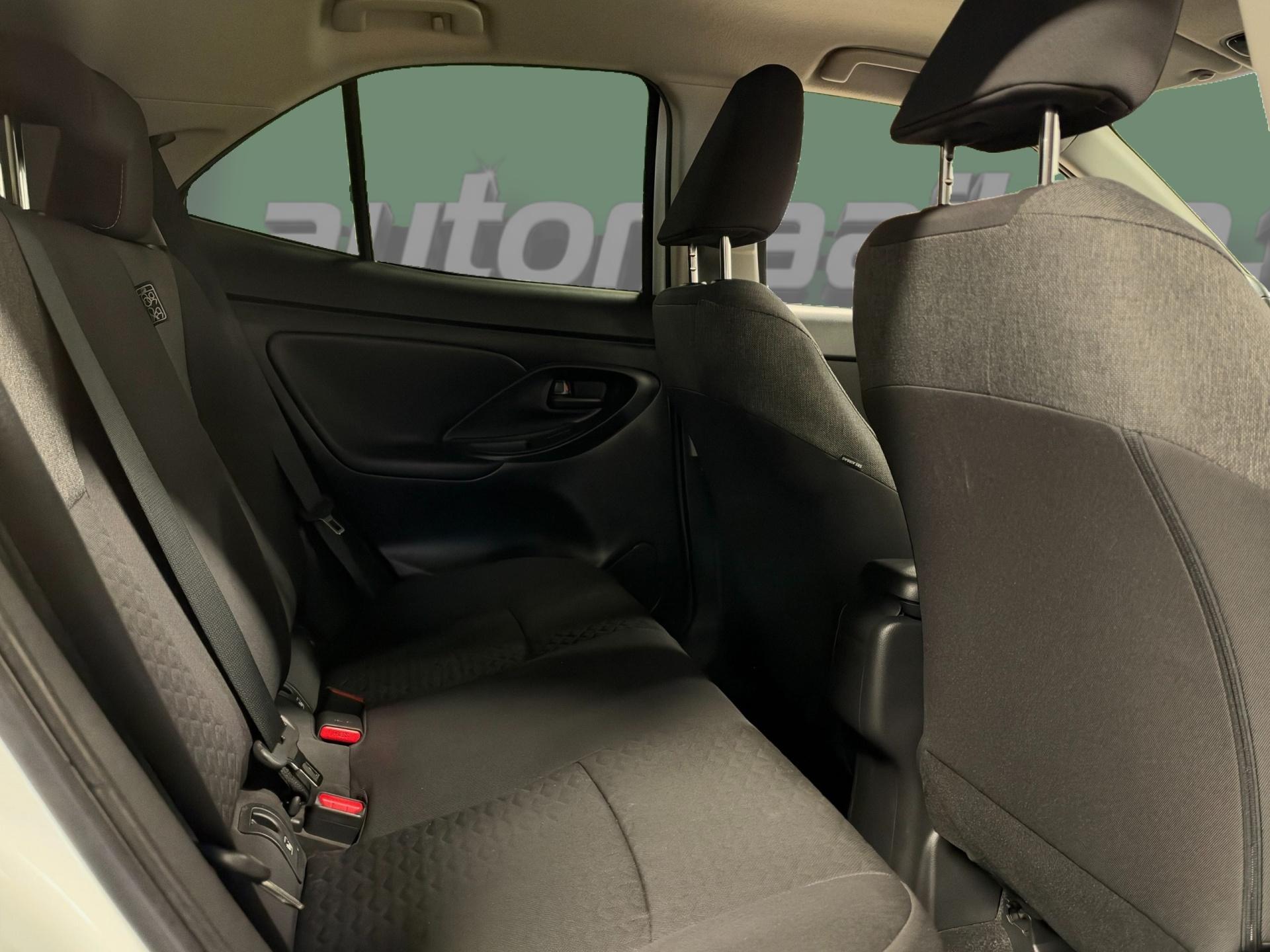 TOYOTA Yaris Cross 12