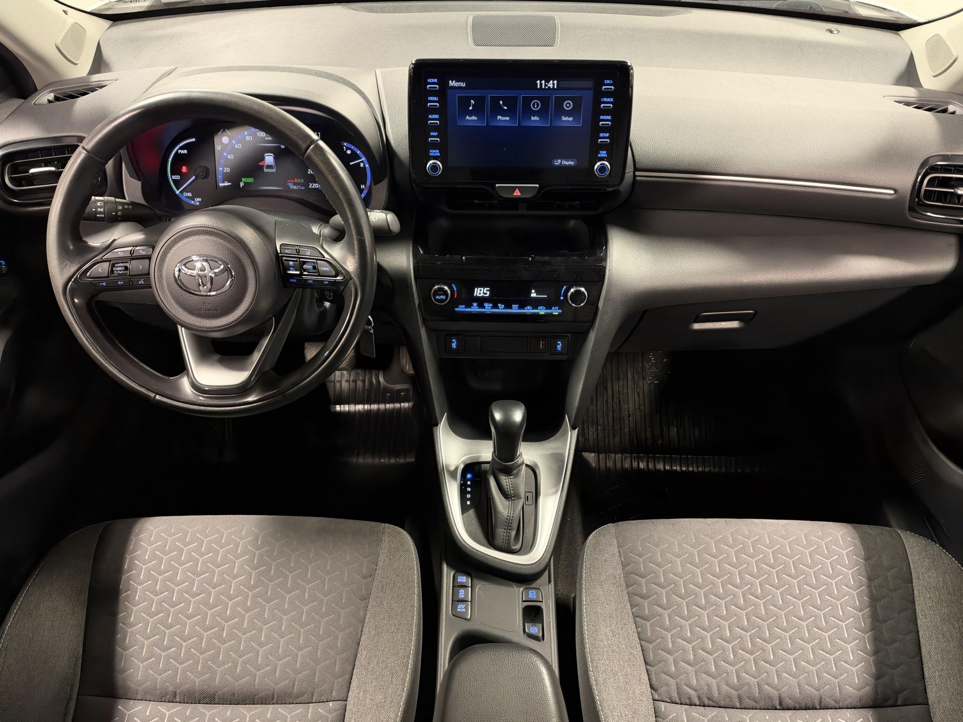 TOYOTA Yaris Cross 14