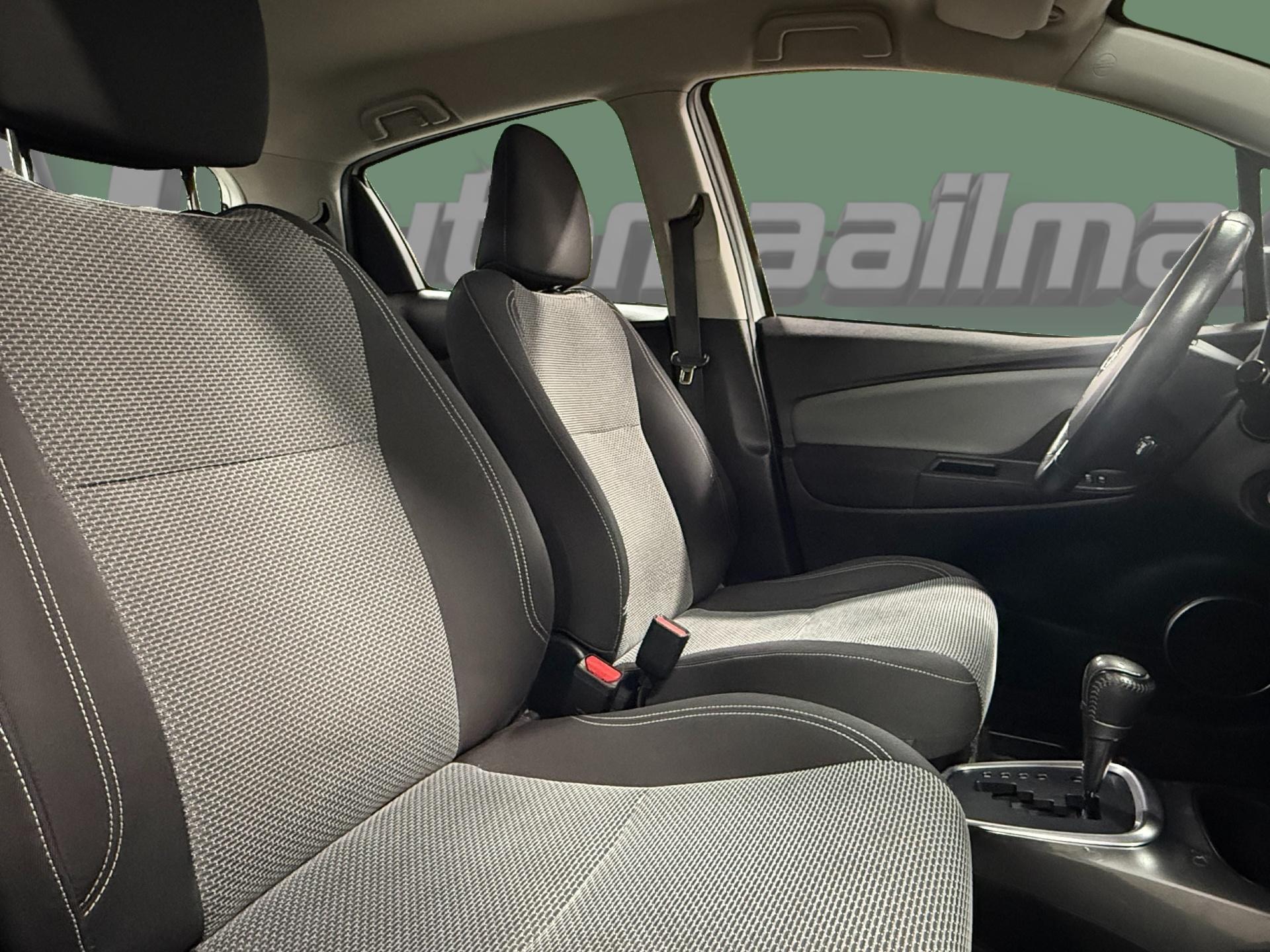 TOYOTA Yaris 2014