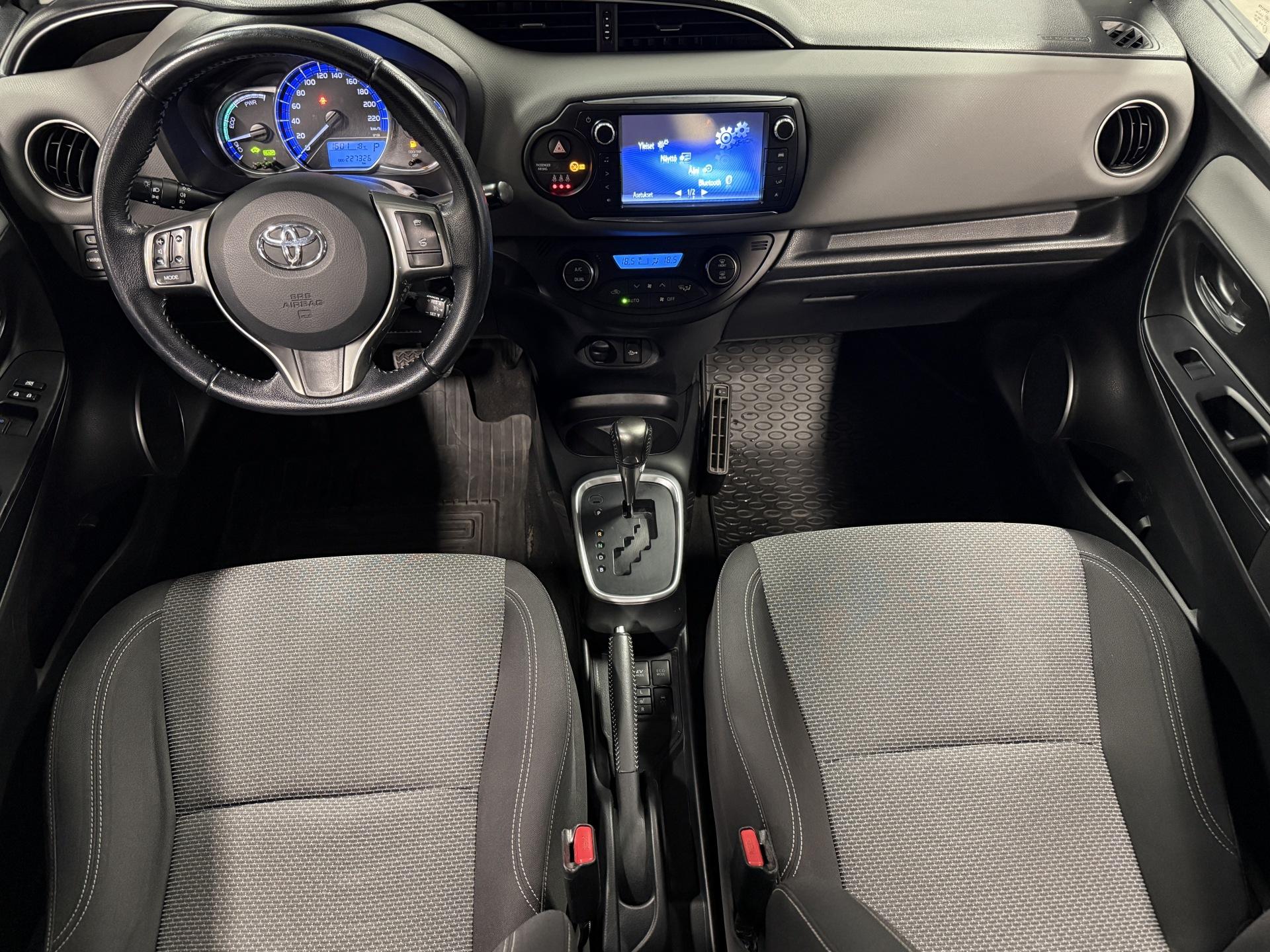 TOYOTA Yaris 2014
