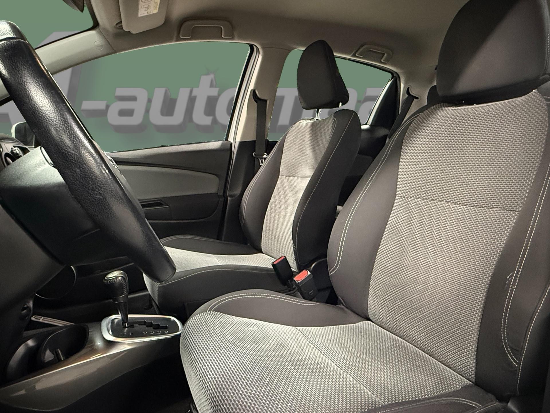 TOYOTA Yaris 2014