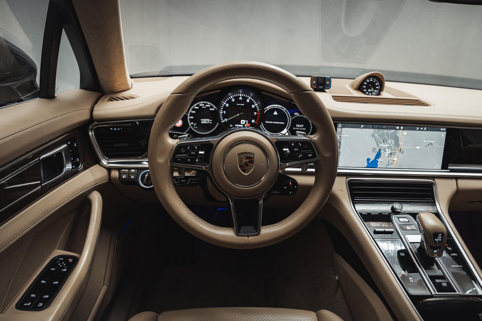 PORSCHE Panamera 2017