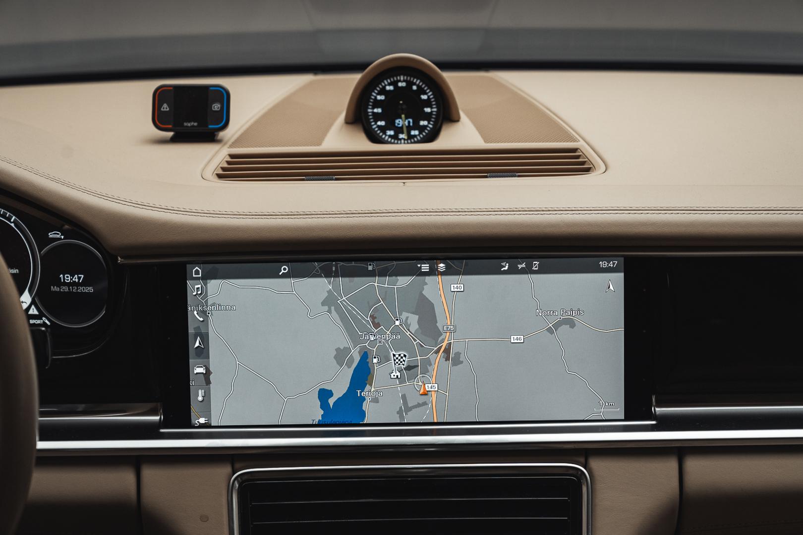 PORSCHE Panamera 2017