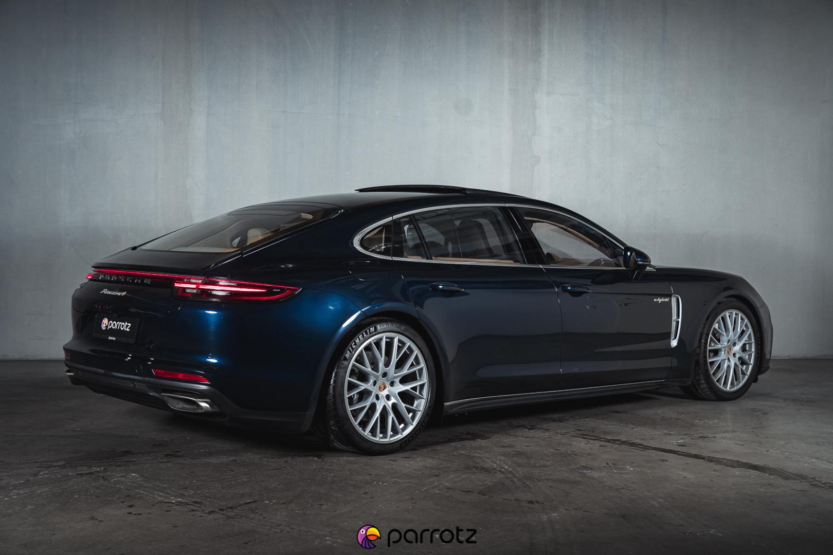 PORSCHE Panamera 2017
