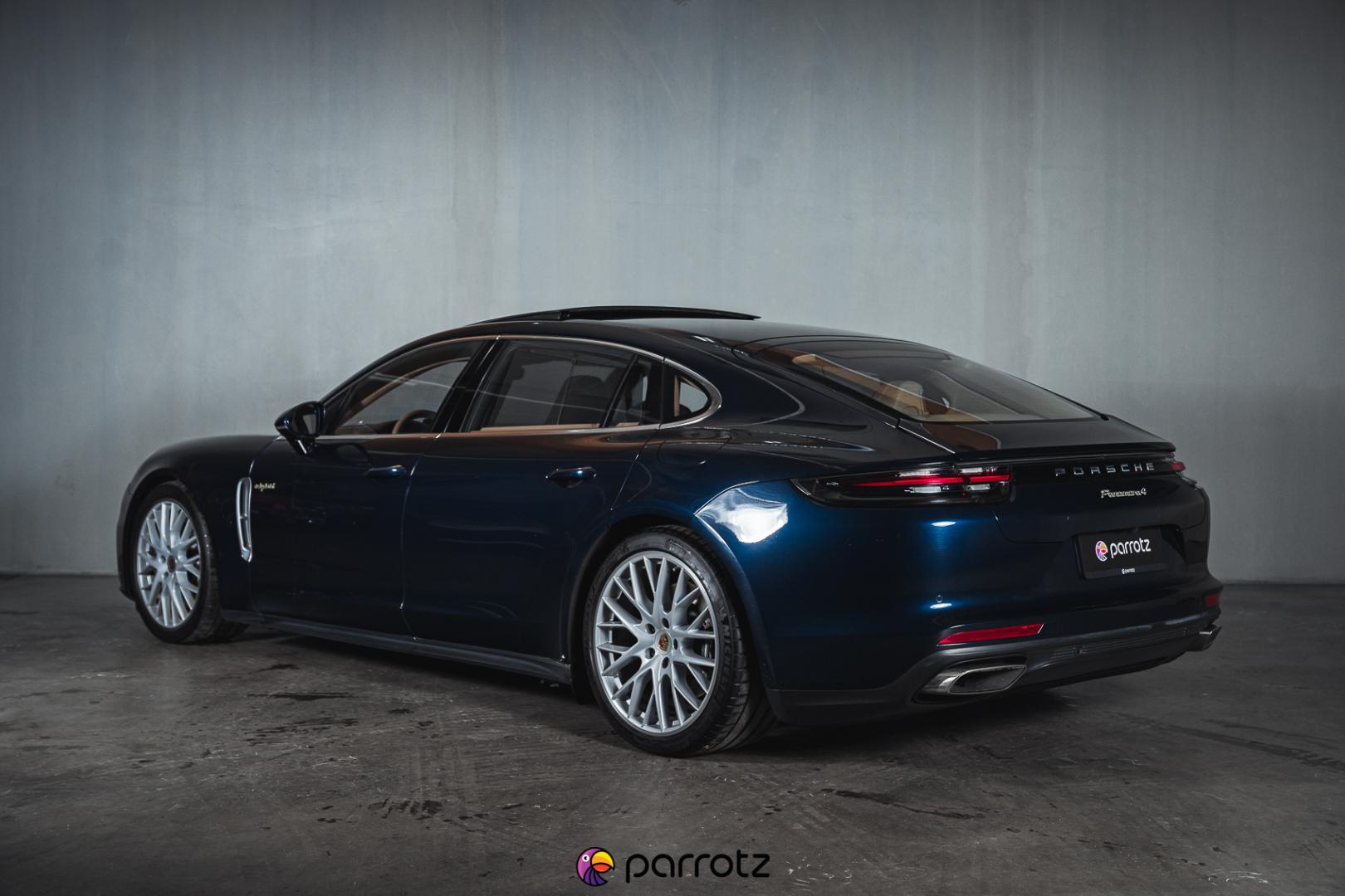 PORSCHE Panamera 2017