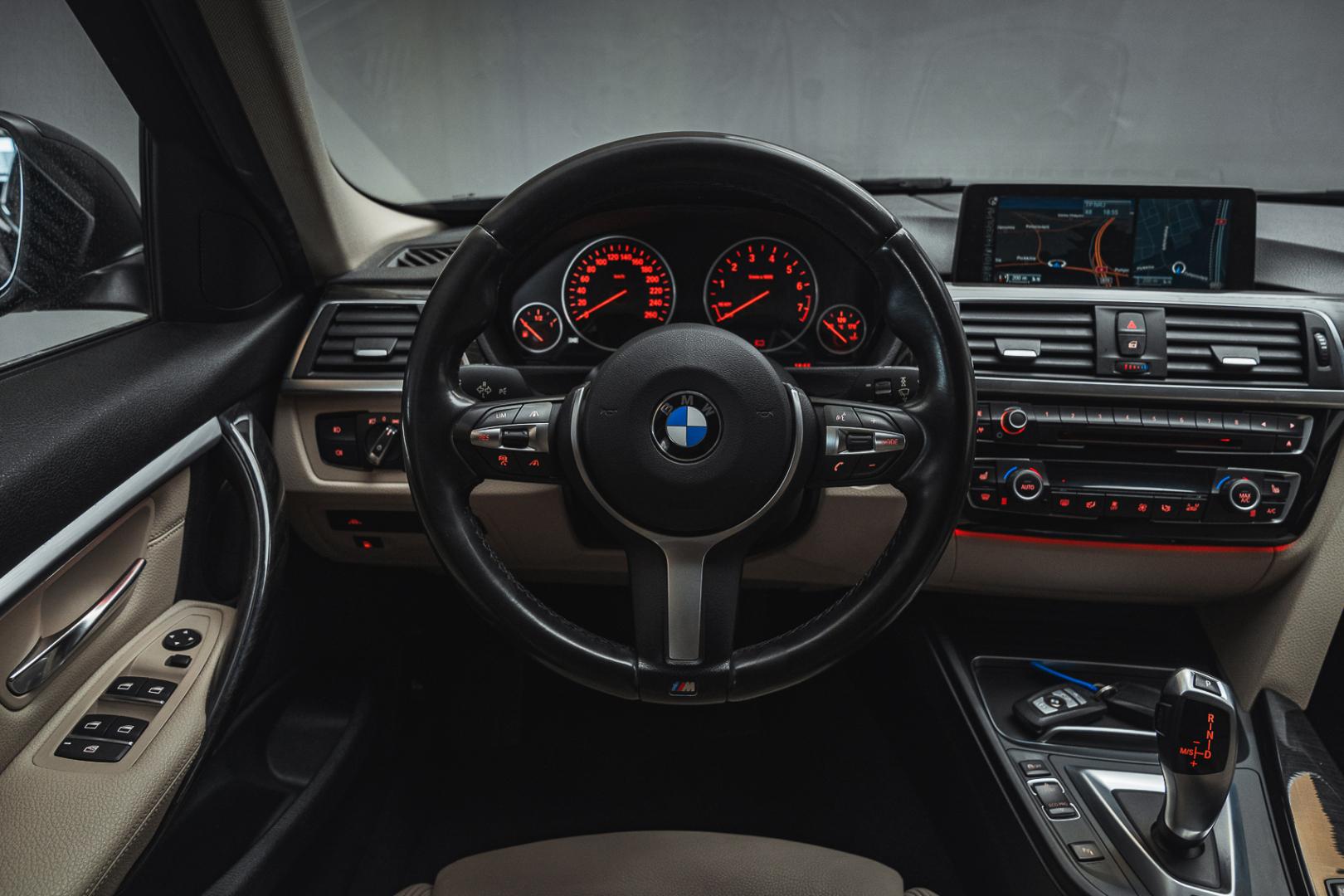 BMW 330 2017