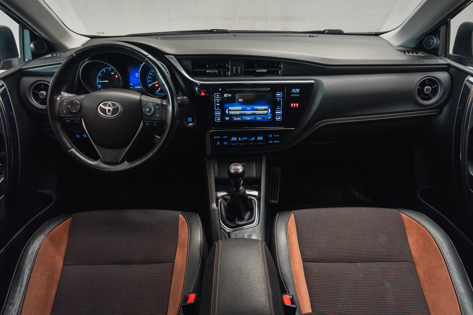 TOYOTA Auris 2017