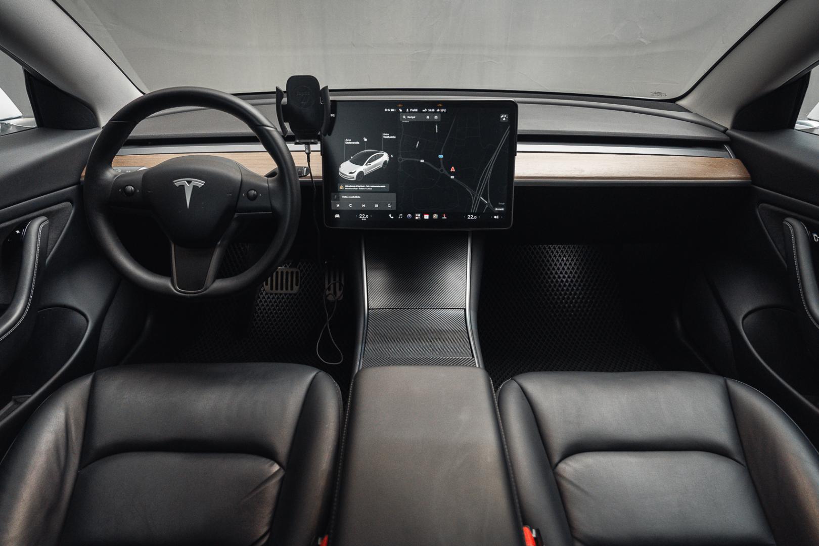 TESLA Model 3 2020