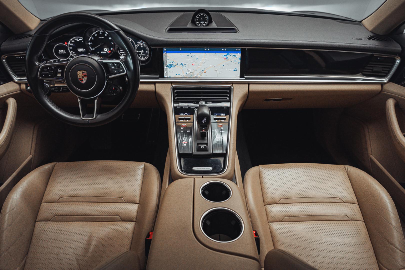 PORSCHE Panamera 2018