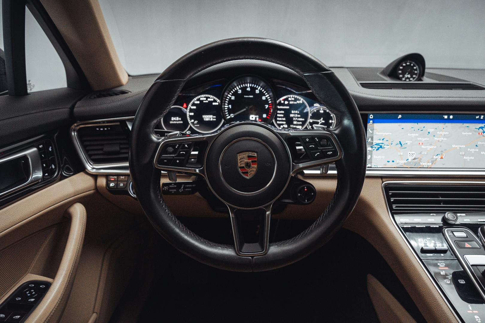 PORSCHE Panamera 2018