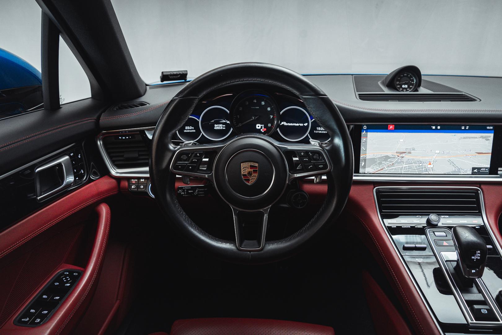 PORSCHE Panamera 2018