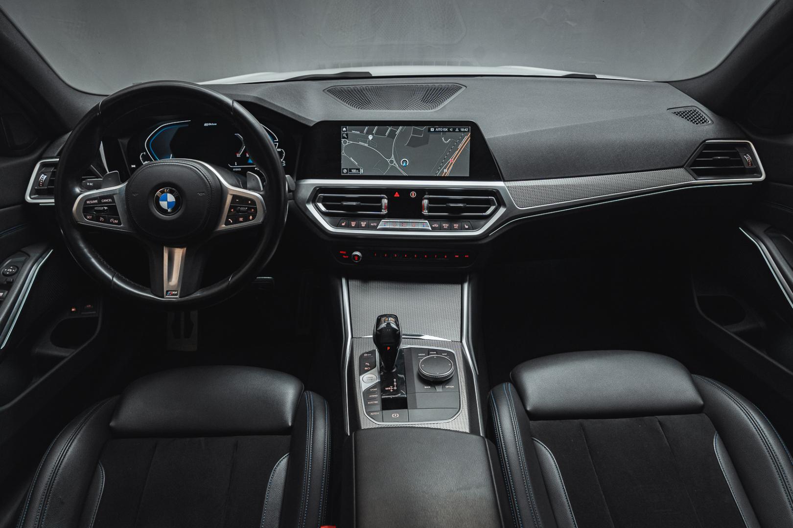 BMW 330 2021