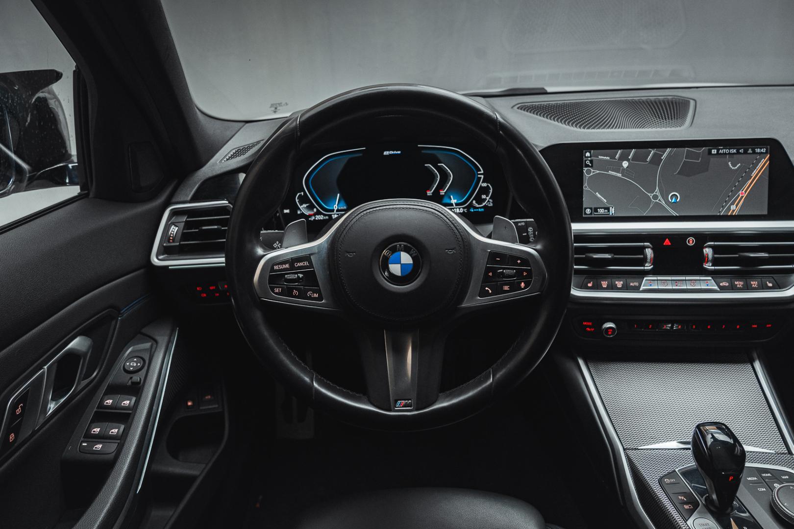 BMW 330 2021