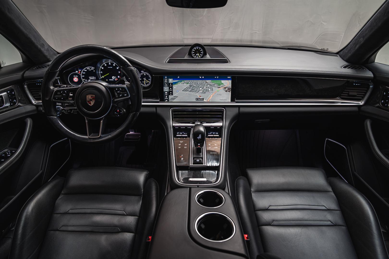 PORSCHE Panamera 2017