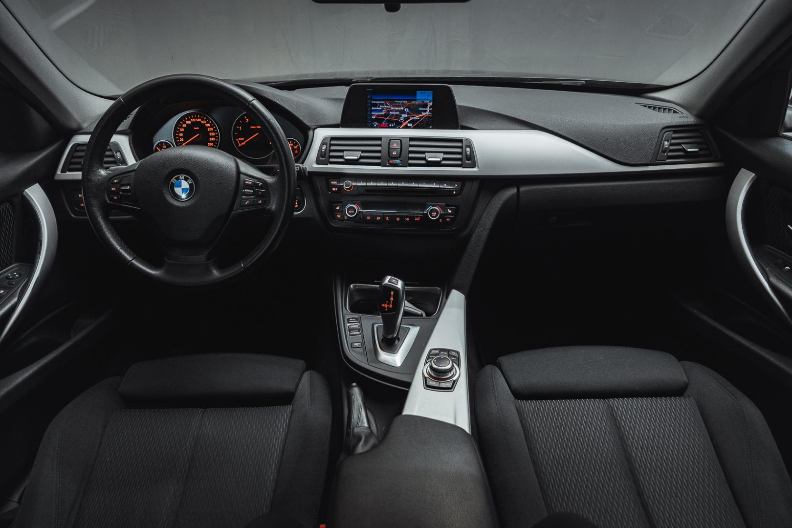 BMW 320 2012