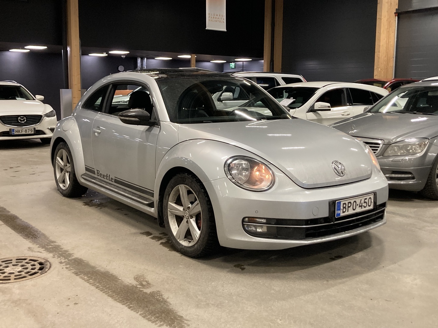 VOLKSWAGEN Beetle 2012