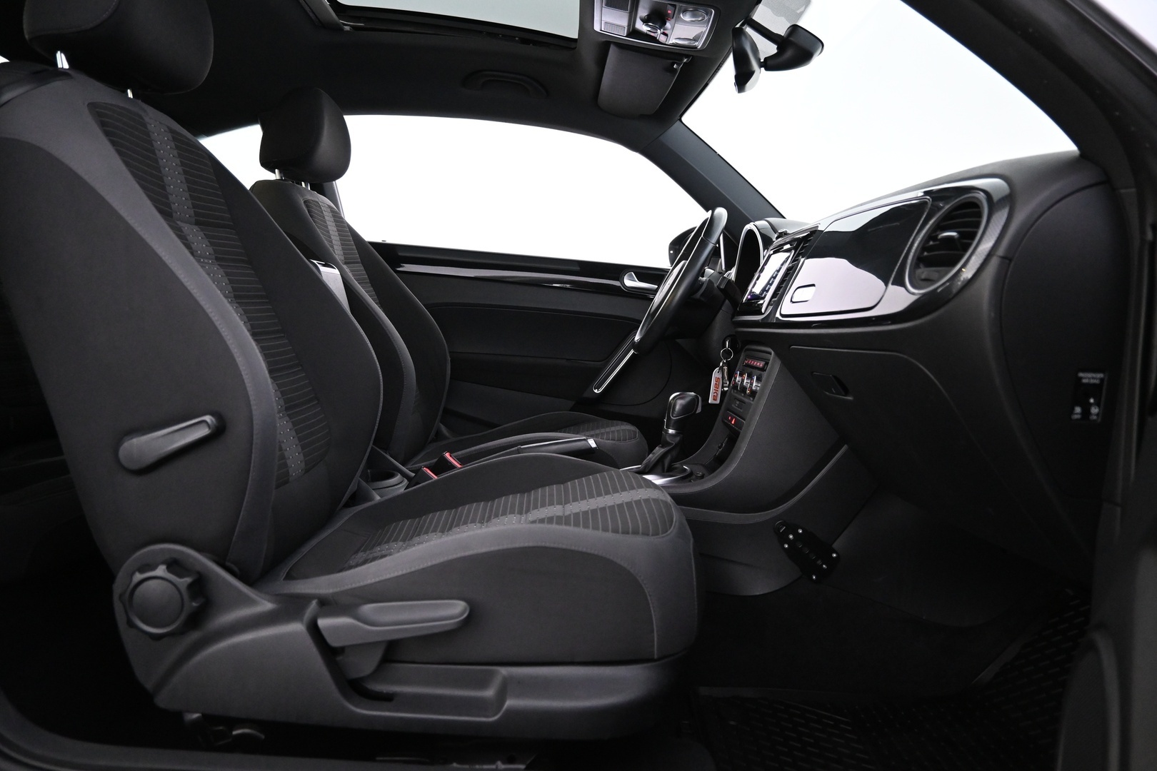 VOLKSWAGEN Beetle 2012