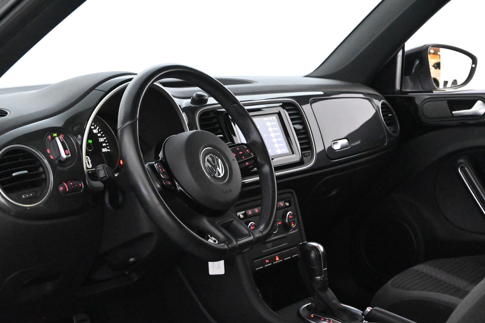 VOLKSWAGEN Beetle 2012