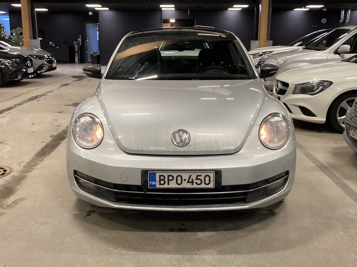 VOLKSWAGEN Beetle 2012