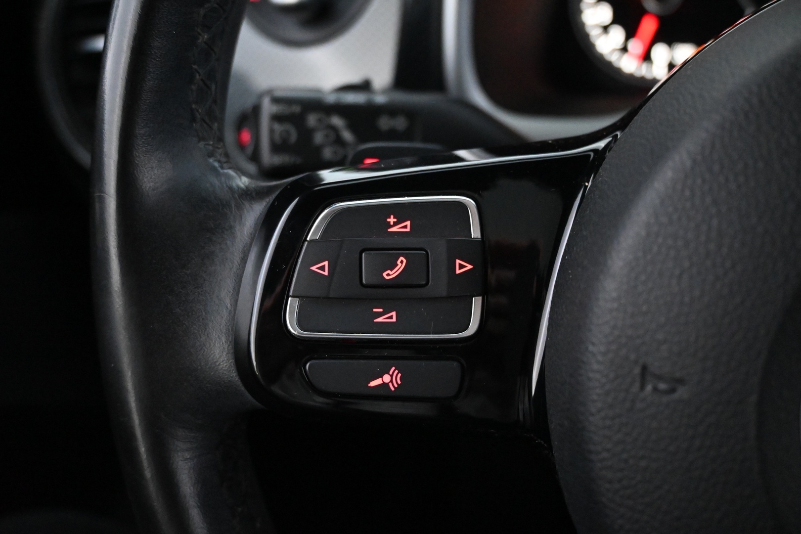 VOLKSWAGEN Beetle 2012