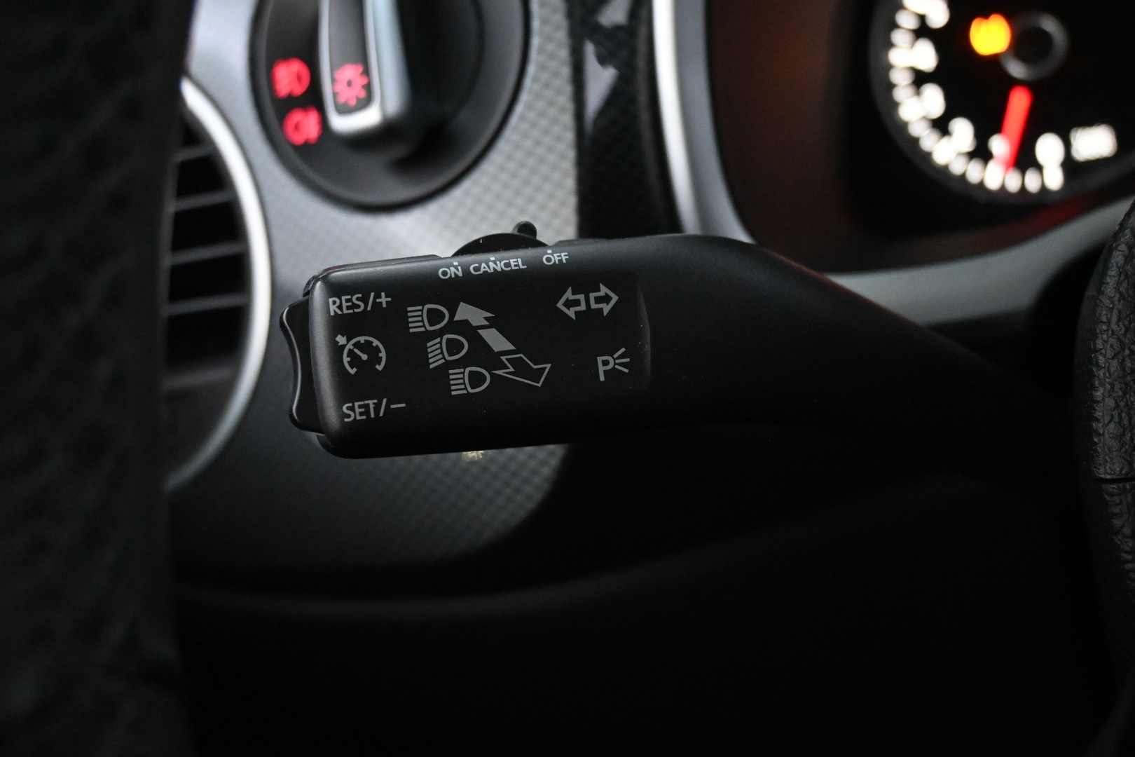 VOLKSWAGEN Beetle 2012