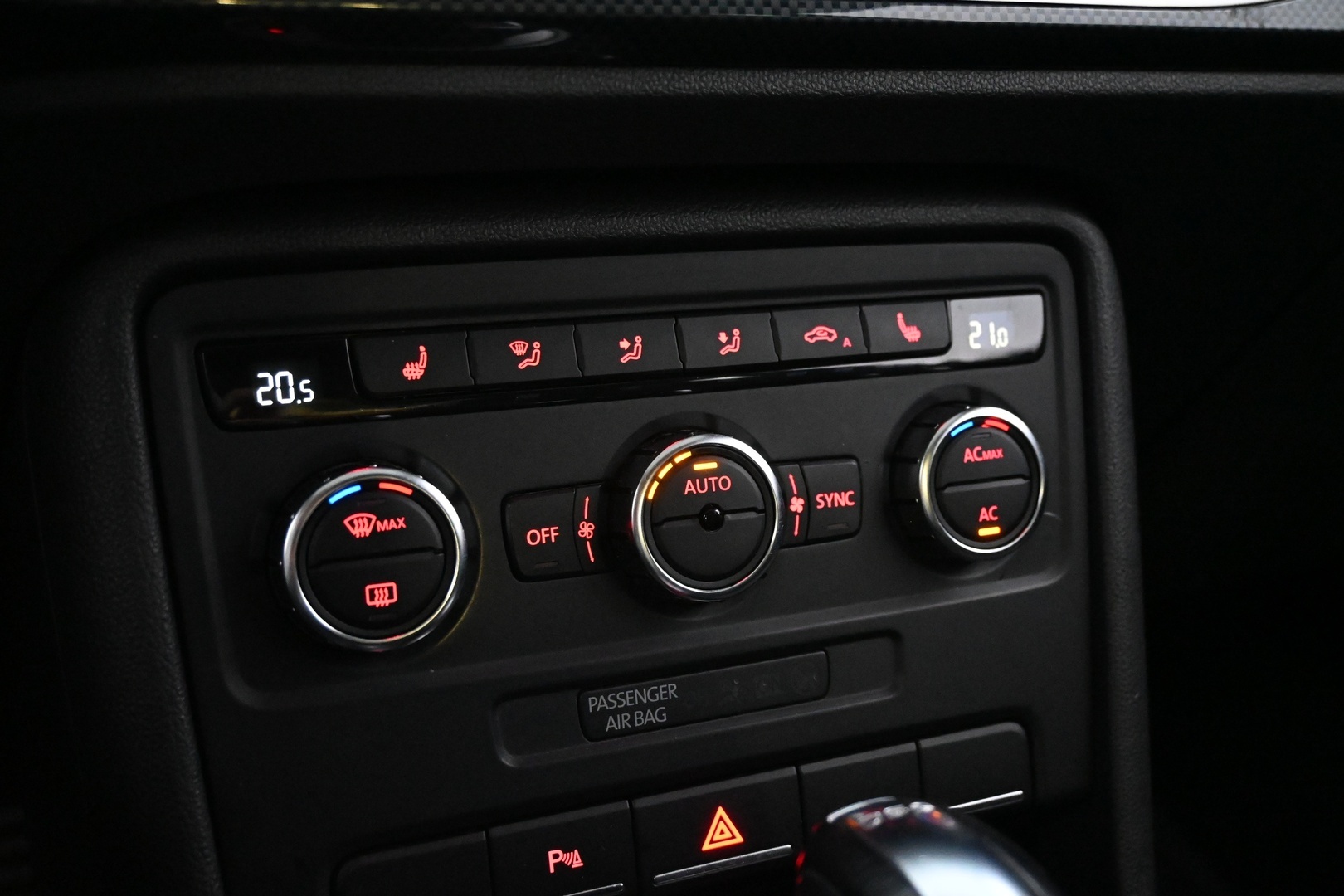 VOLKSWAGEN Beetle 2012