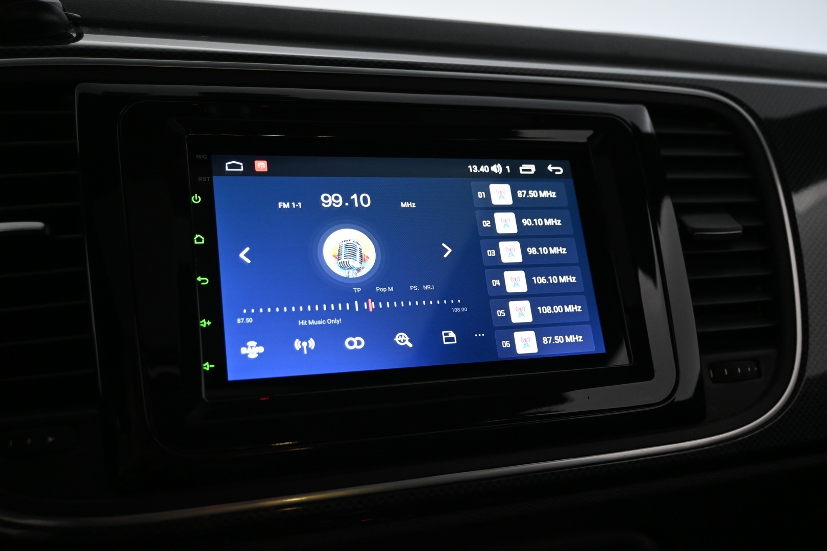 VOLKSWAGEN Beetle 2012