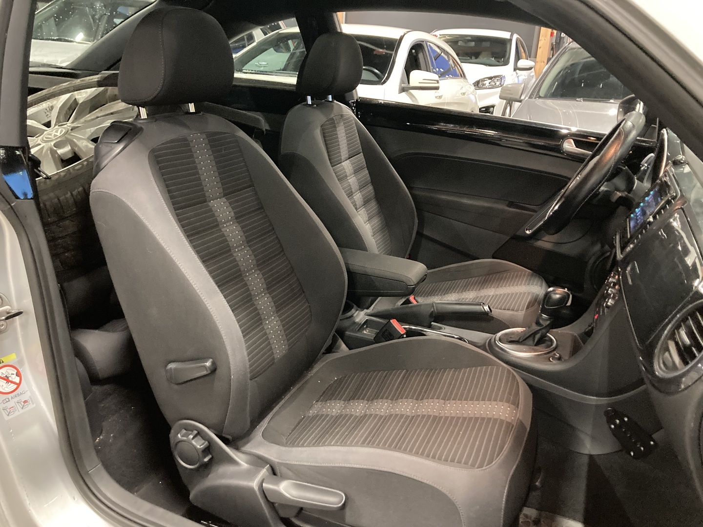 VOLKSWAGEN Beetle 2012