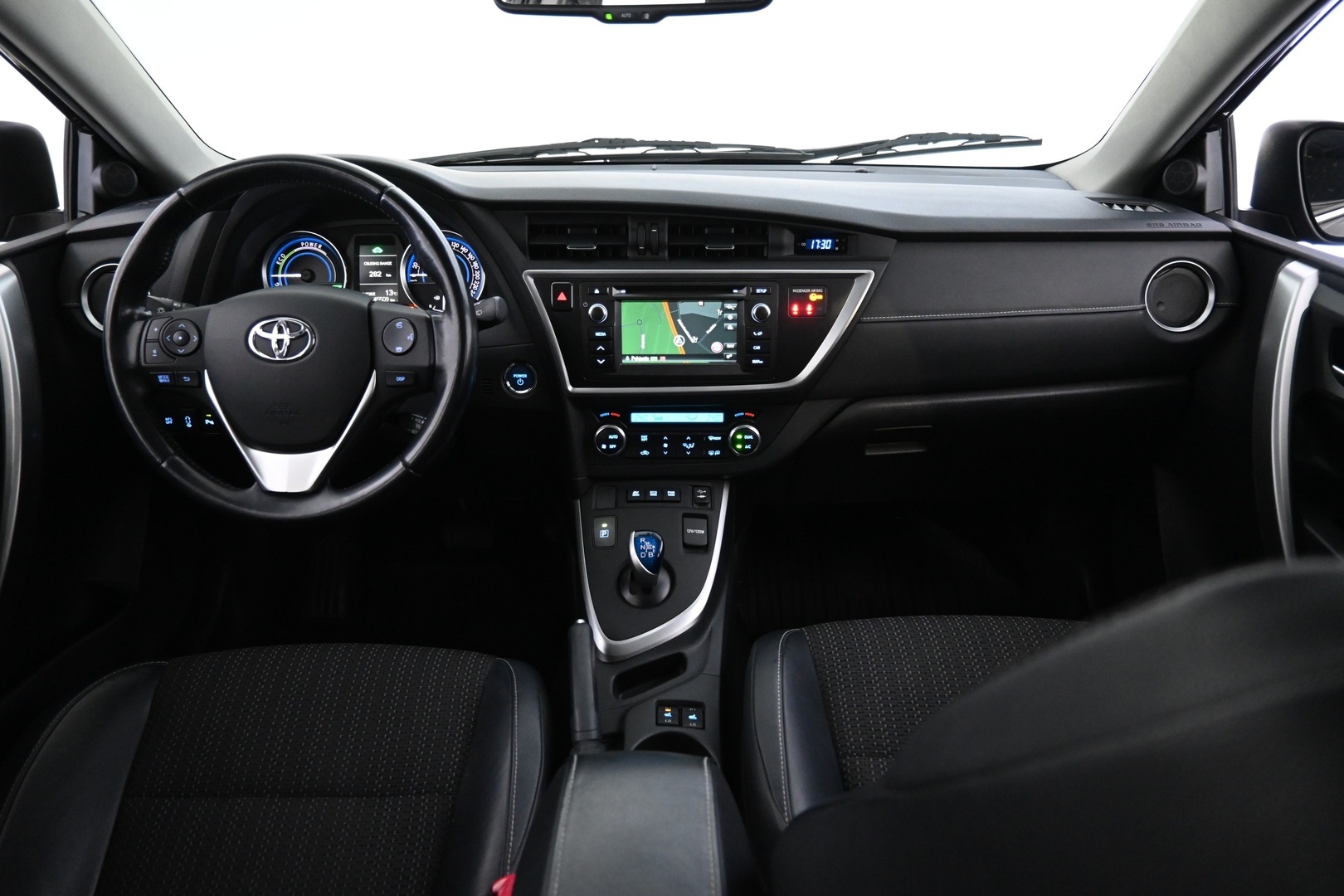 TOYOTA Auris 2015