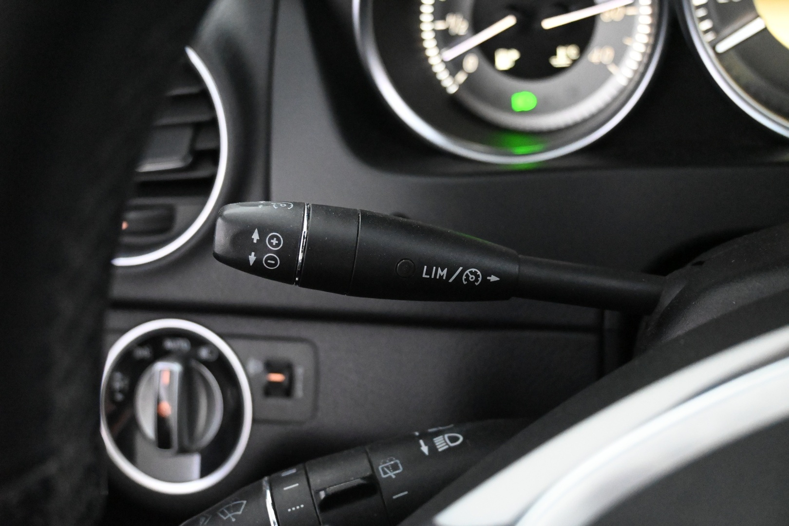 MERCEDES-BENZ C 2012