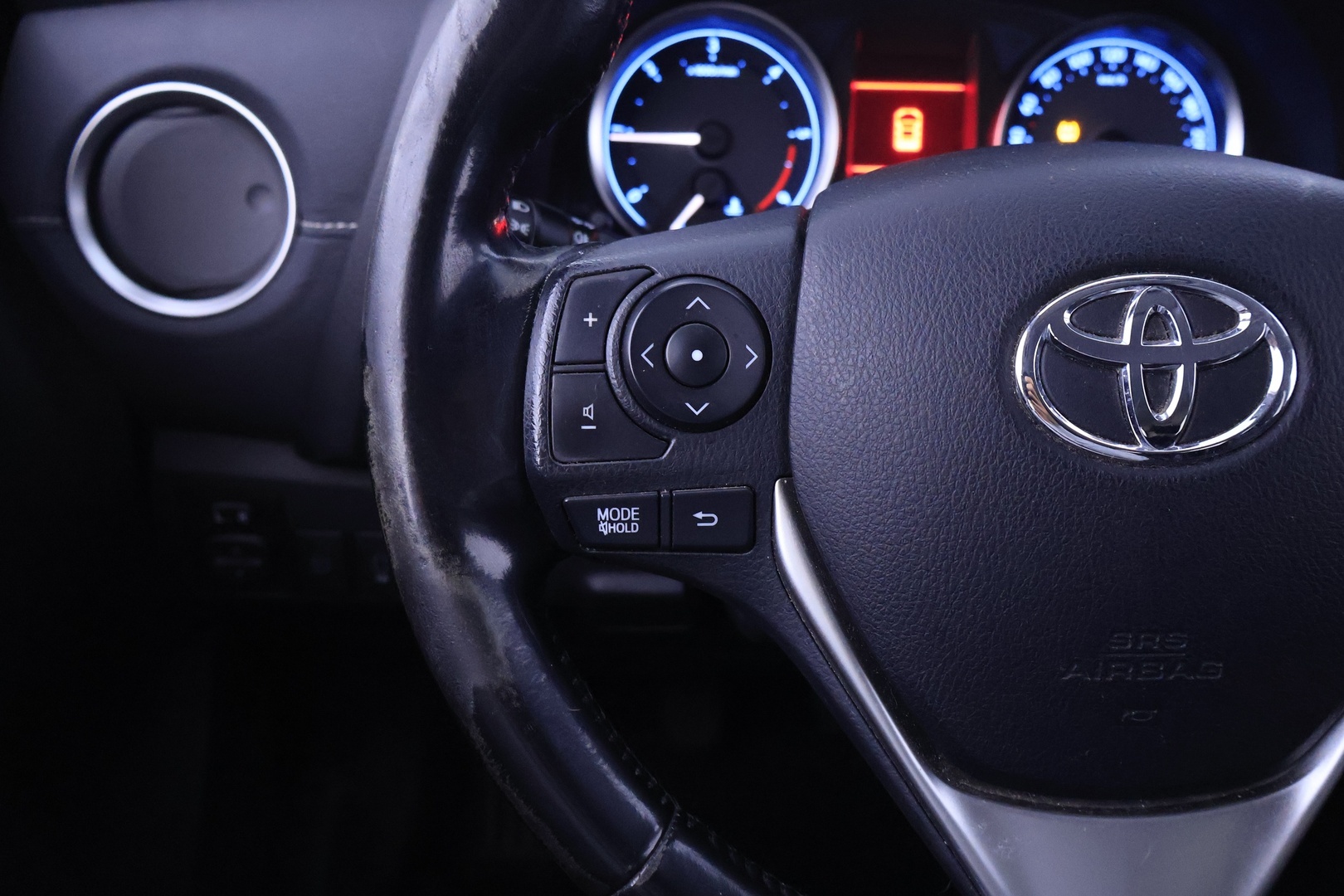 TOYOTA Auris 2014