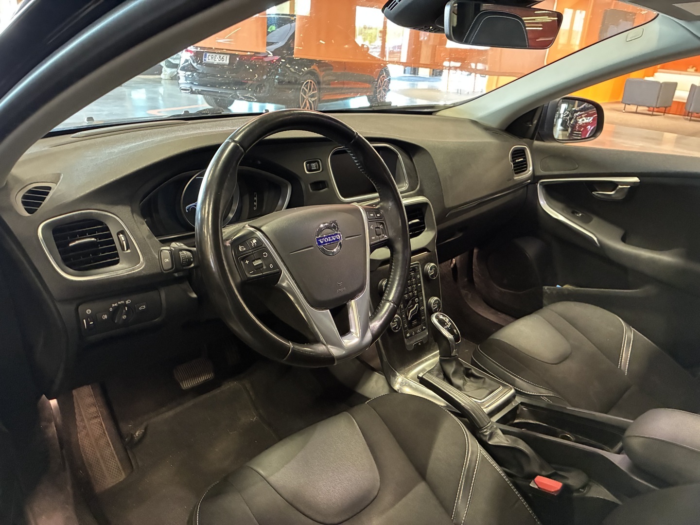 VOLVO V40 2015