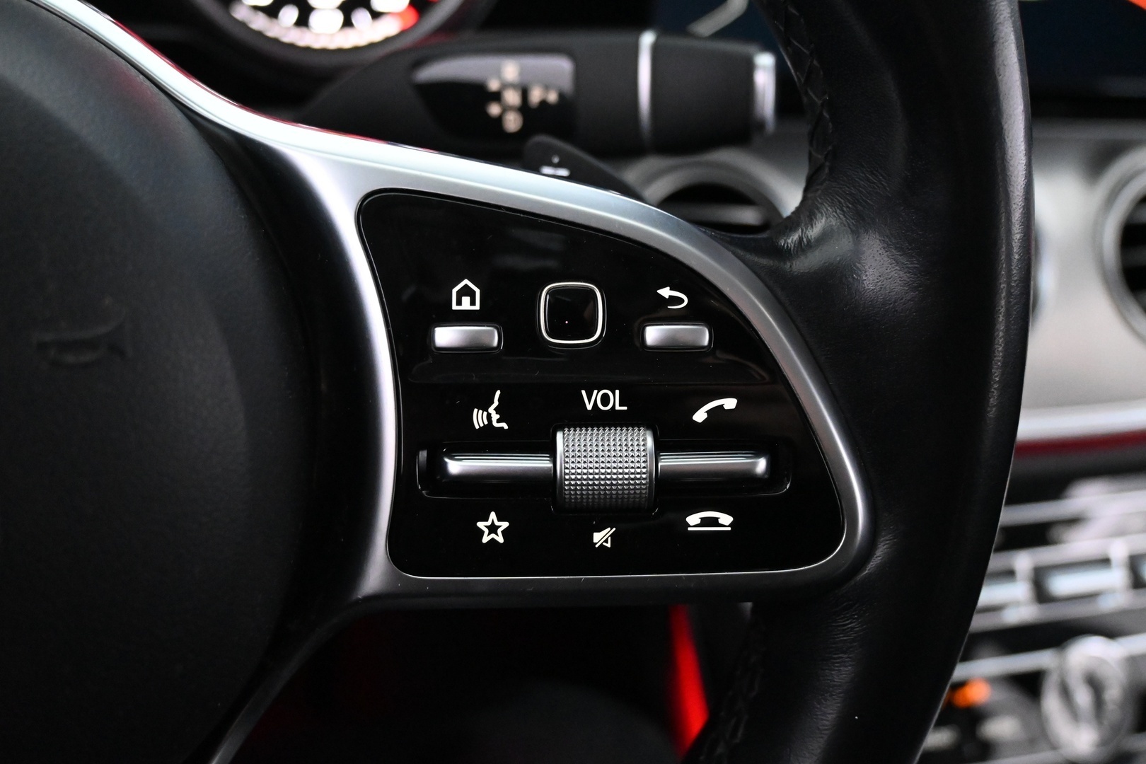 MERCEDES-BENZ E 2018